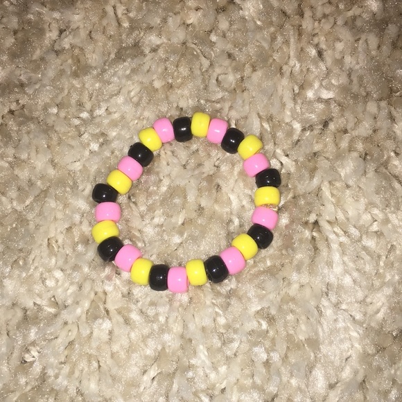 A bracelet - Picture 1 of 1